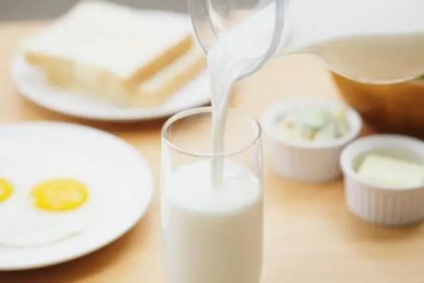 低温鲜乳=温度低的牛奶？ 归原奶庄讲给你--------夏季饮奶有误区